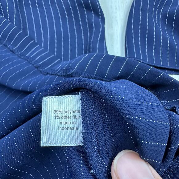 Lane Bryant Navy Key Hole Pin Stripe Bell Sleeve Print Long Sleeve Blouse 14/16 - Picture 13 of 14